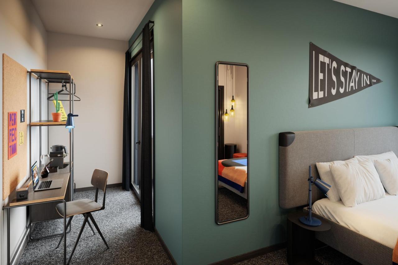 The Social Hub Madrid Hotel Exterior photo