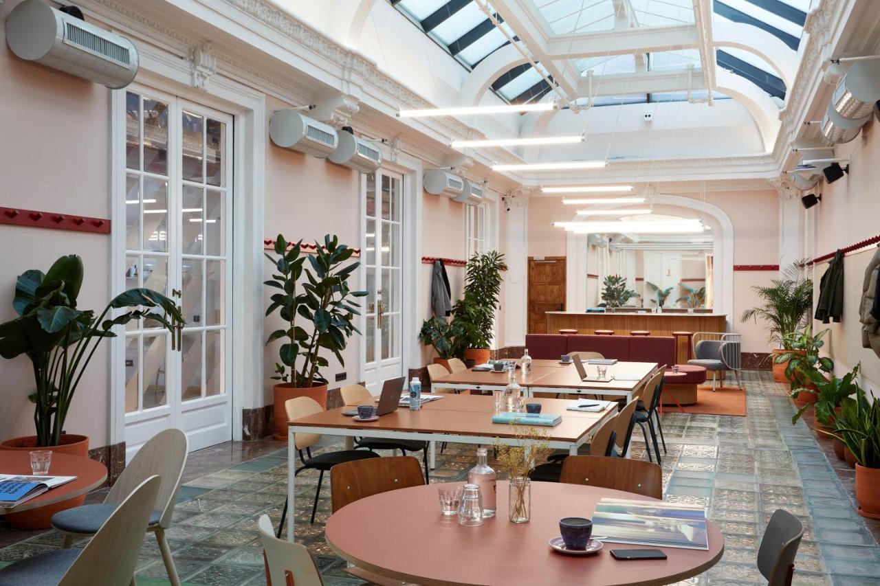 The Social Hub Madrid Hotel Exterior photo