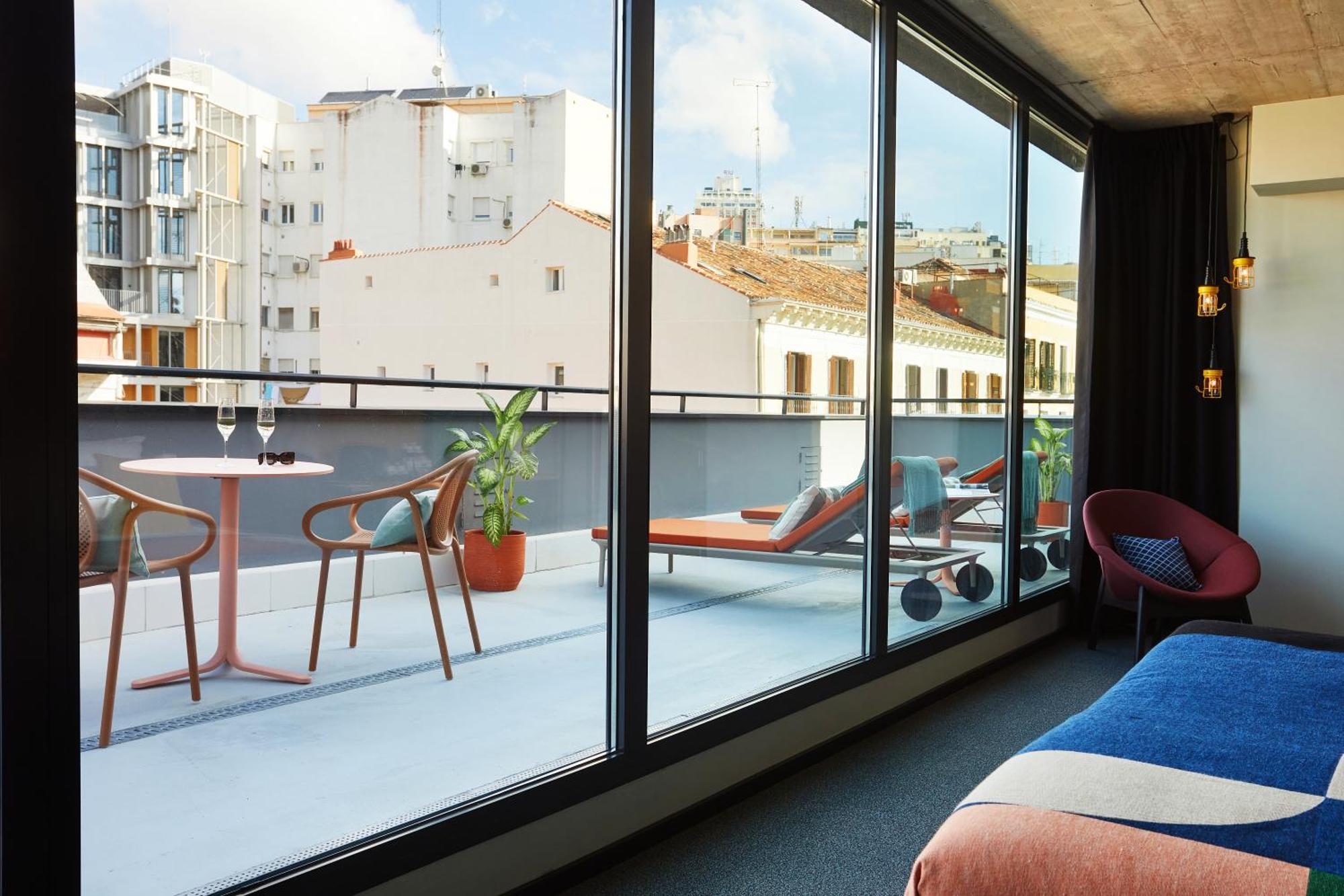 The Social Hub Madrid Hotel Exterior photo