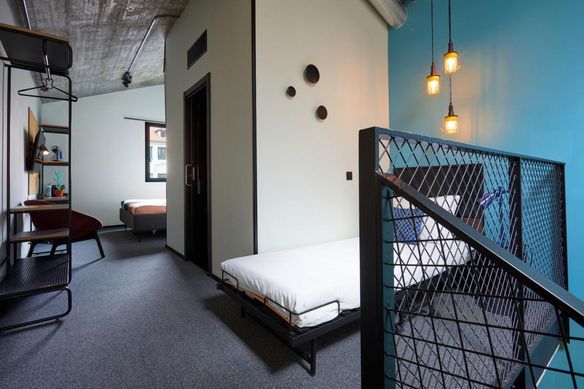 The Social Hub Madrid Hotel Exterior photo